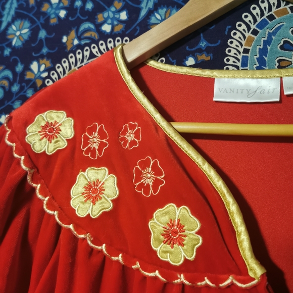 Gorgeous Vintage Vanity Fair Soft Red Velour Robe - Picture 4 of 6